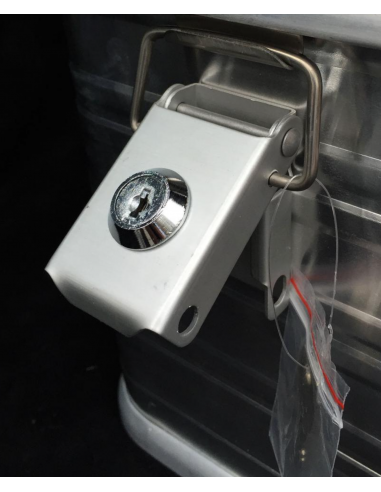 Aluminiumlåda 240 l med låsbara snäpplås