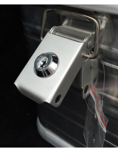Aluminiumlåda 240 l med låsbara snäpplås