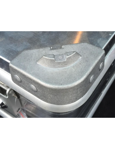 Aluminiumlåda 240 l med låsbara snäpplås