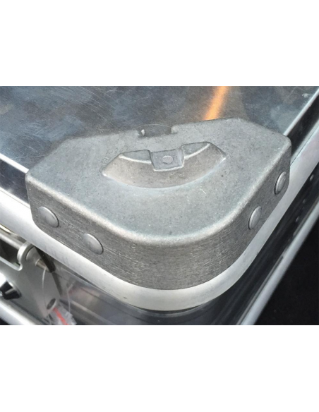 Aluminiumlåda 240 l med låsbara snäpplås