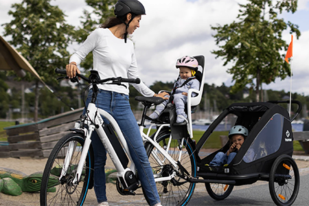 Cykla med barn i cykelvagn – så gör du det tryggt, smidigt och säkert