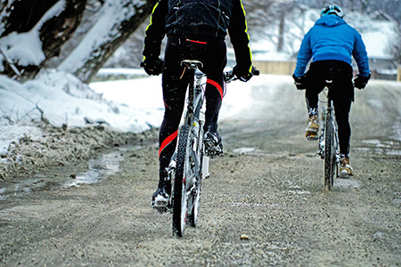 När är det dags att byta till dubbdäck på cykeln? – Expertens tips